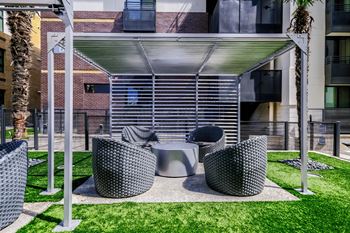 outdoor courtyard lounging area at Berkshire Riverview apartments